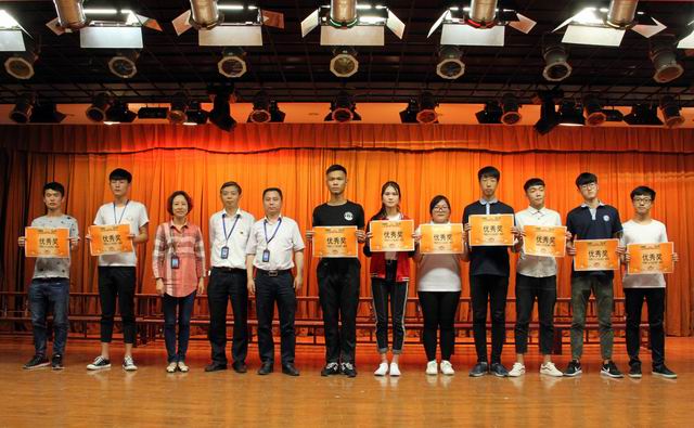 調整大小 13、楊繼強書記、李波書記和沈群書記給獲得優秀獎的代表隊頒獎.jpg