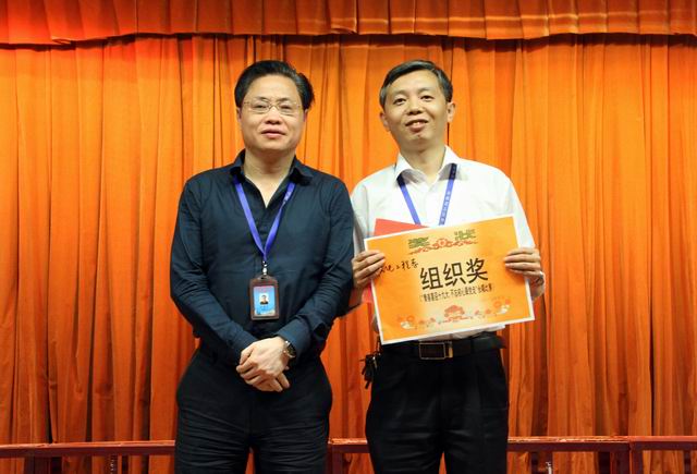 調整大小 9、任建設副院長給機電工程系頒發組織獎.jpg